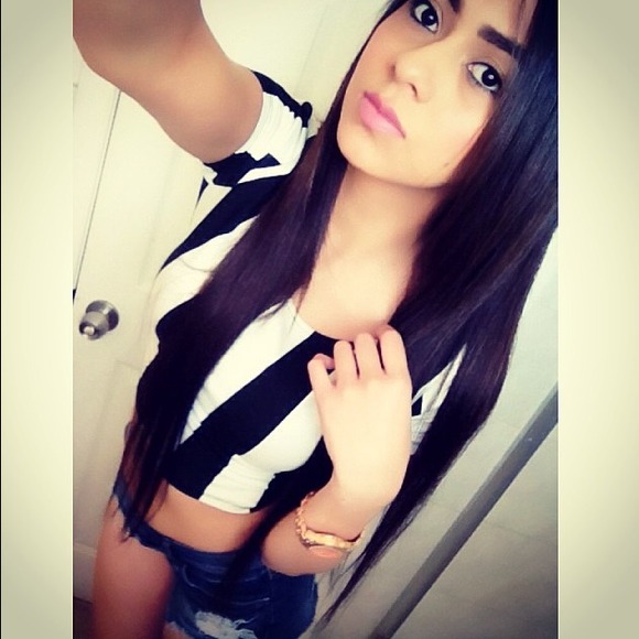 Black and white stripped crop top