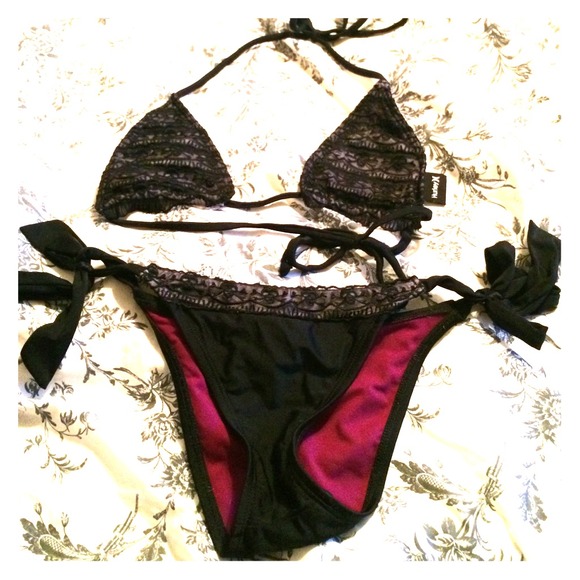 Skull with crossbones Hurley Bikini triangle top