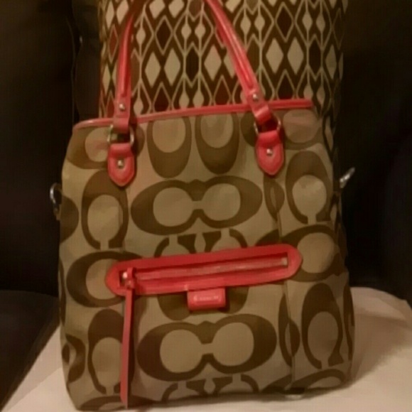 Small tote with zip around wallet