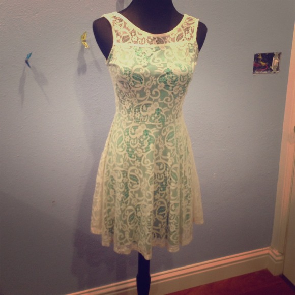 WET SEAL Seafoam green/Ivory lace dress - Picture 1 of 2