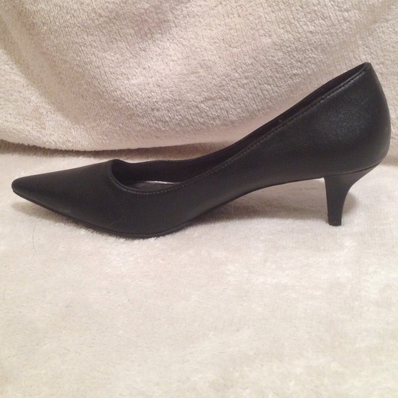 1 Inch Black High Heels - Picture 3 of 3