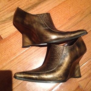 Stylish pointed toe shoes