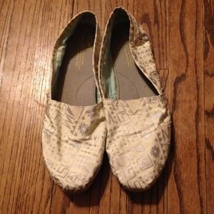 Silver Aztec print TOMS women's 11