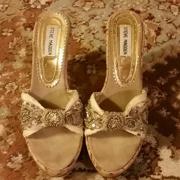 Sparkly Gold Tone Steve Madden Summer Wedges