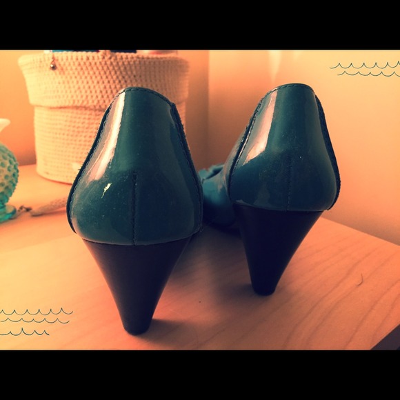 Turquoise Patent Leather Healed Loafer!!! - Picture 4 of 4