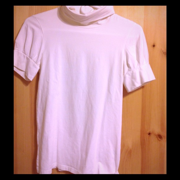 Turtle necked short sleeved white shirt