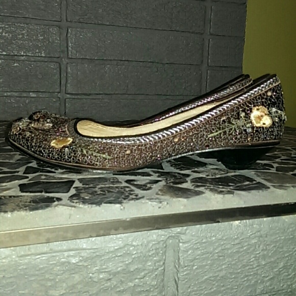 Shoes - Picture 2 of 3
