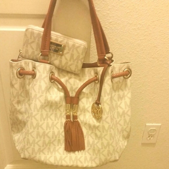 🚫❌ SOLD Michael Kors handbsg. No trades