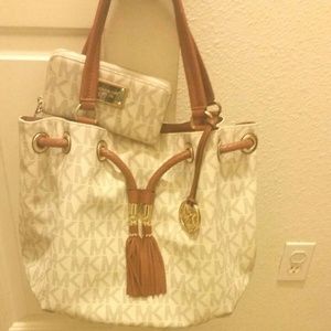 🚫❌ SOLD Michael Kors handbsg. No trades