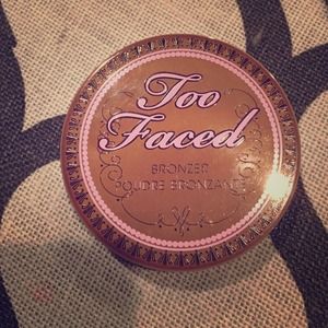 Too Faced Bronzer palette
