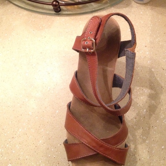 Brown buckled wedges