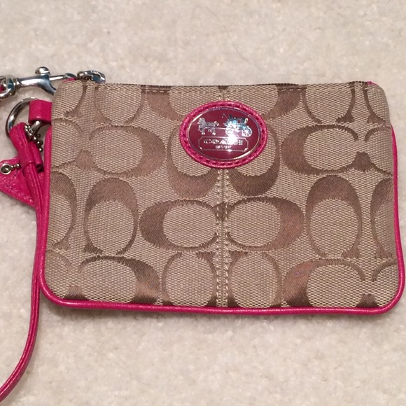 Coach Handbags - Coach wristlet