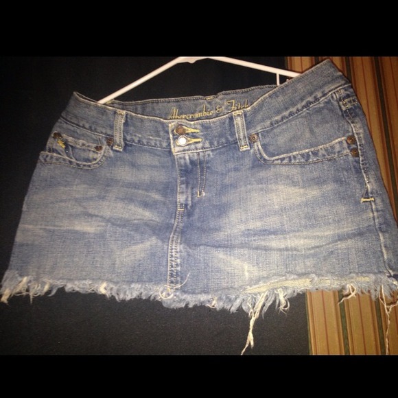 Abercrombie & Fitch mini skirt - Picture 3 of 3