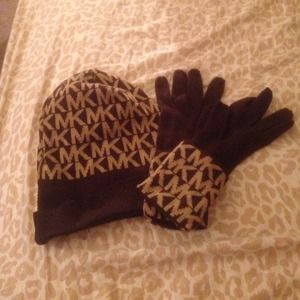 Michael kors hat and glove set
