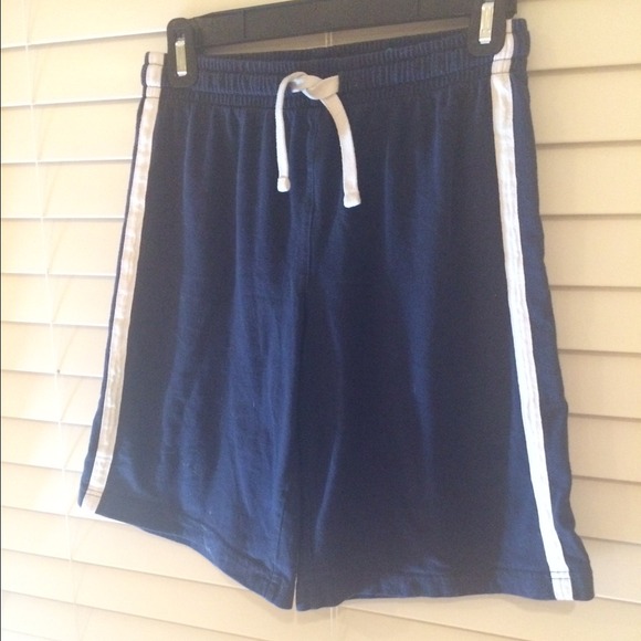 Bundle Me! Gently worn boys cotton shorts - Picture 1 of 2