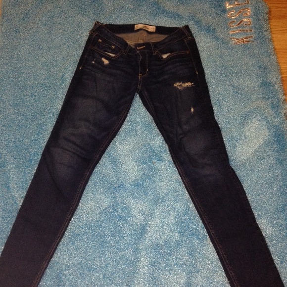 Cute Hollister jeans! A little to big for me