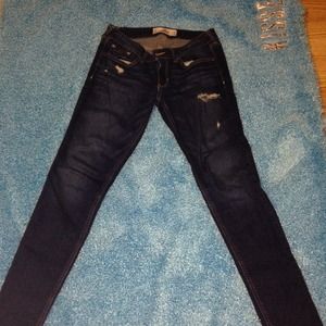 Cute Hollister jeans! A little to big for me