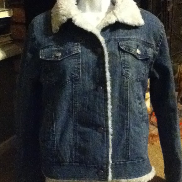 Cute jean jacket - Picture 2 of 4