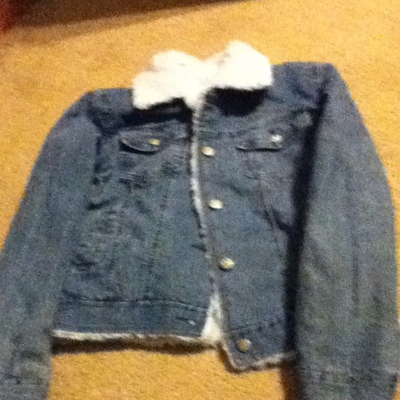 Cute jean jacket - Picture 4 of 4