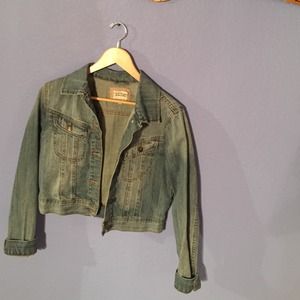 Light washed, barely worn, denim jacket!