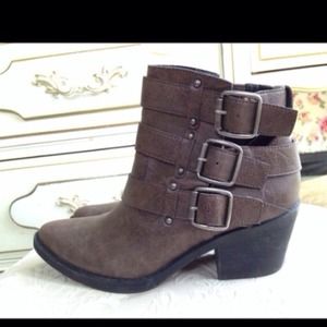 ON HOLD UNTIL THURSDAY Forever 21 boots