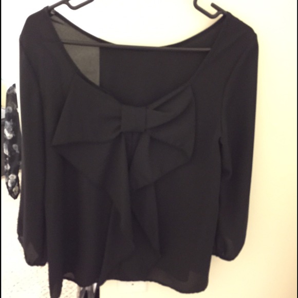 ✳️SALE✳️Black chiffon bow back blouse - Picture 1 of 2