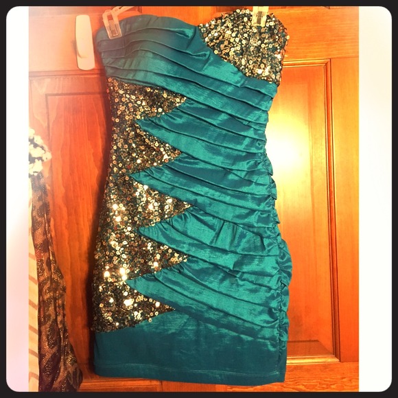 Short teal dress with sequins