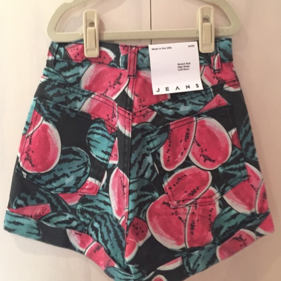 🚫sold🚫AA watermelon shorts - Picture 2 of 4