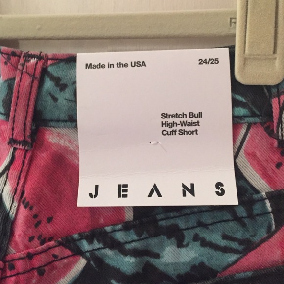 🚫sold🚫AA watermelon shorts - Picture 3 of 4