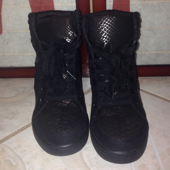 Black band gold sneaker wedges