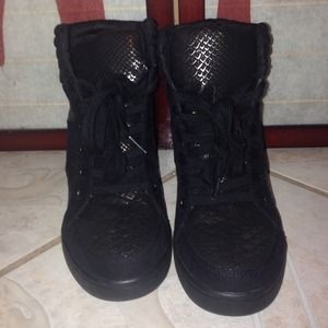 Black band gold sneaker wedges