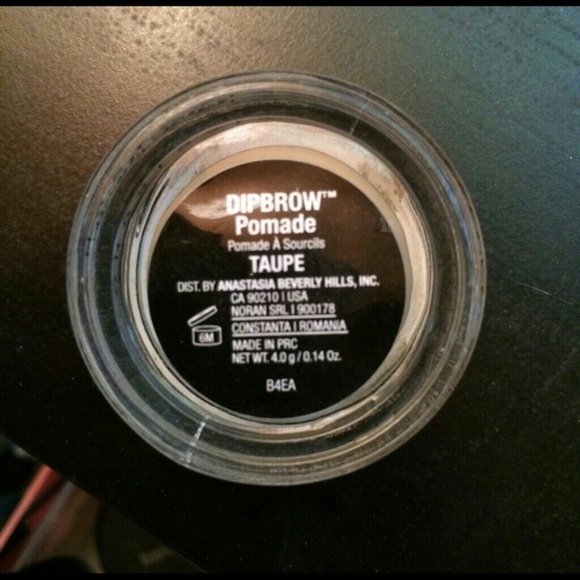 Anastasia Beverly Hills dipbrow