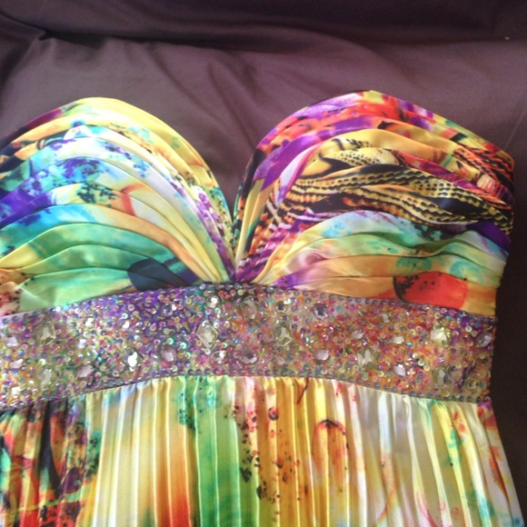 Dress - Picture 3 of 3