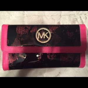 Sexy 💕pink&black peekaboo lace purse. MK Inspired