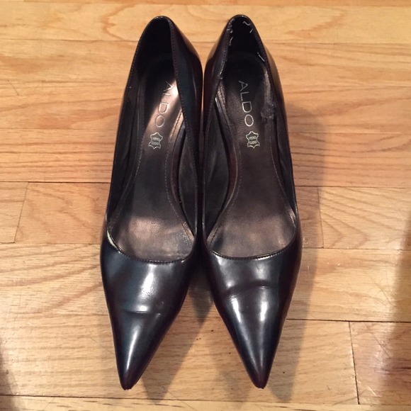 Aldo short brown leather pumps
