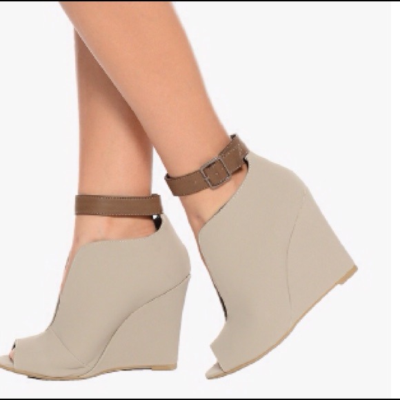 Shoes - Deep Strap Ankle Booties
