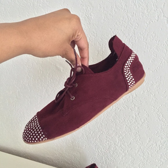 🔴Sold🔴Silver studded burgundy lace up oxford - Picture 3 of 4