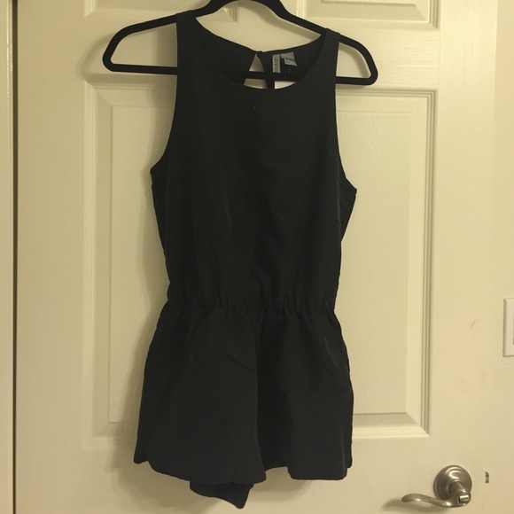 H&M Dresses & Skirts - Black romper with open back