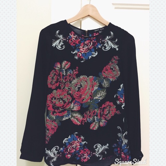 🎉🎉SOLD🎉🎉Beautiful roses printed blouse