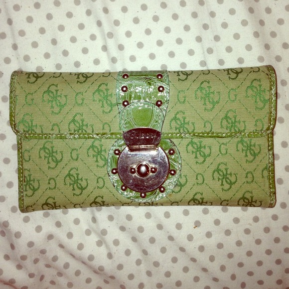 Guess brand wallet - Picture 1 of 4