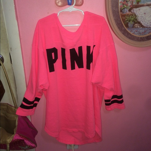 🚫TRADING🚫 VS PINK SHIRT