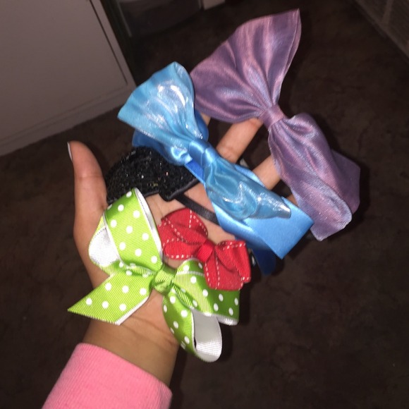 Hair bows and headbands! - Picture 1 of 4
