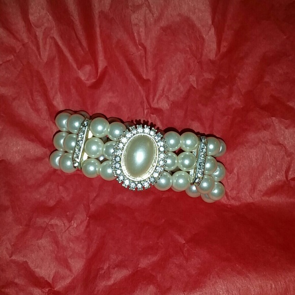 Pearl Bracelet Make Me A offer!!