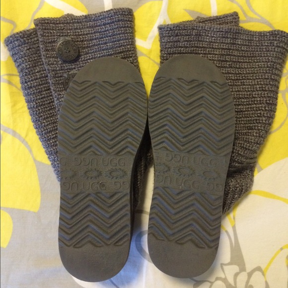 New Grey Knit Uggs NO TRADES - Picture 2 of 4