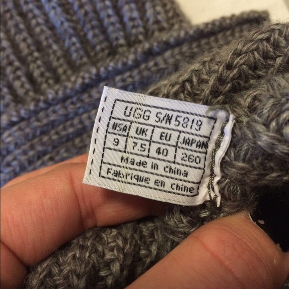 New Grey Knit Uggs NO TRADES - Picture 3 of 4