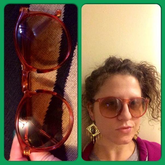 SOLD! Round Vintage Tortoise Sunglasses Sunnies - Picture 2 of 4
