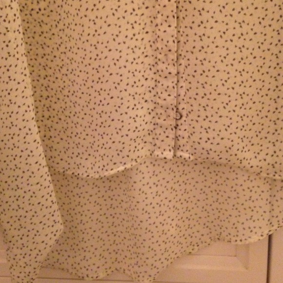 A sheer long sleeved blouse - Picture 2 of 2