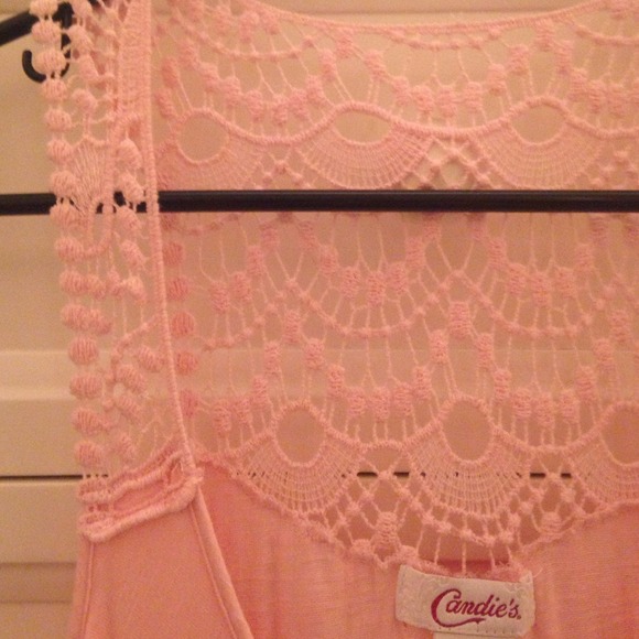 Pink tank top with ruffles - Picture 3 of 3