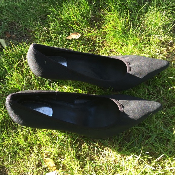 Calvin Klein black pointed toe heels. 38
