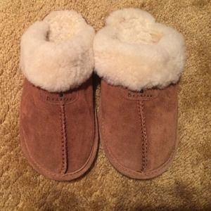 light brown bear paw slippers